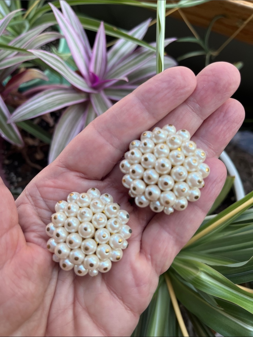 Vtg Faux Ivory Pearl Cluster Clip On Earrings MCM Fashion Estate Jewelry 1.25”
